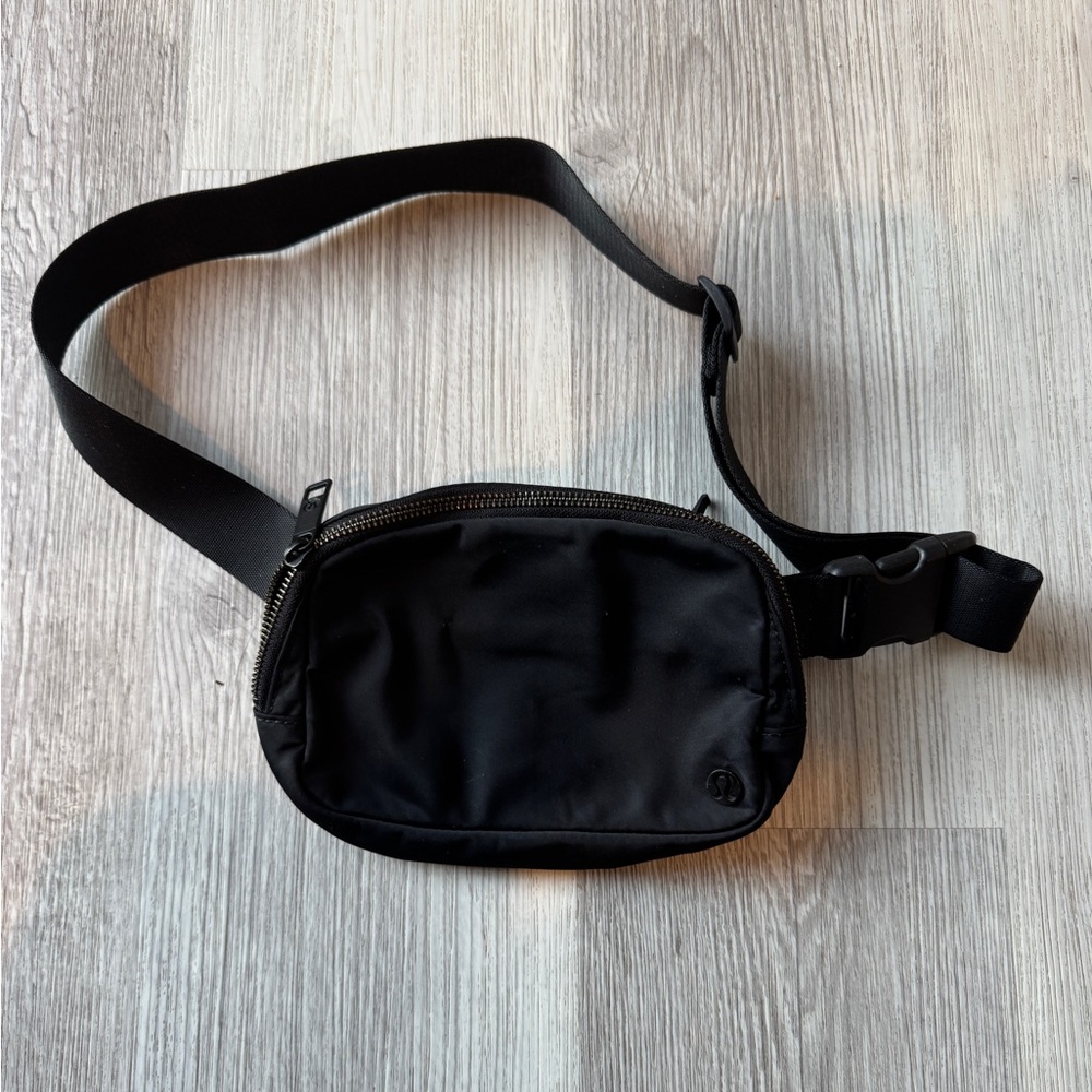 Lululemon Black Everywhere Belt Bag